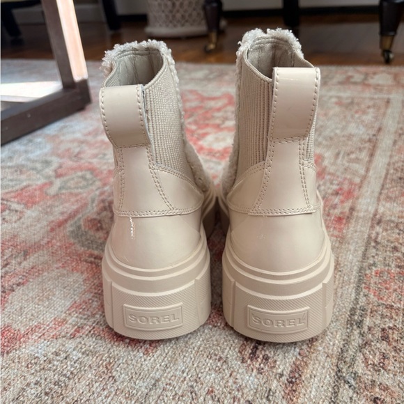 NWT Sorel Waterproof Cream Shearling Ankle Boots - Picture 10 of 10